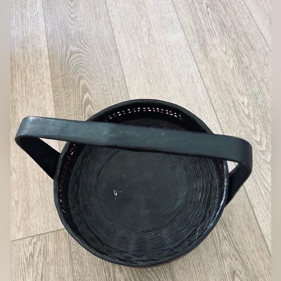 1960’s Traditional Hand Crafted Red, Black, Gold Lacquered Wicker Wedding Basket - Picture 3 of 4